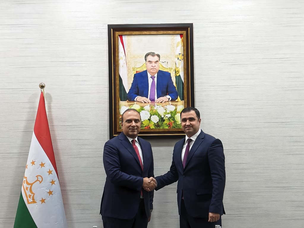 ВОХӮРИИ РАИСИ ПАЛАТАИ САВДО ВА САНОАТИ ҶУМҲУРИИ ТОҶИКИСТОН БО САФИРИ ҶУМҲУРИИ АРАБИИ МИСР 