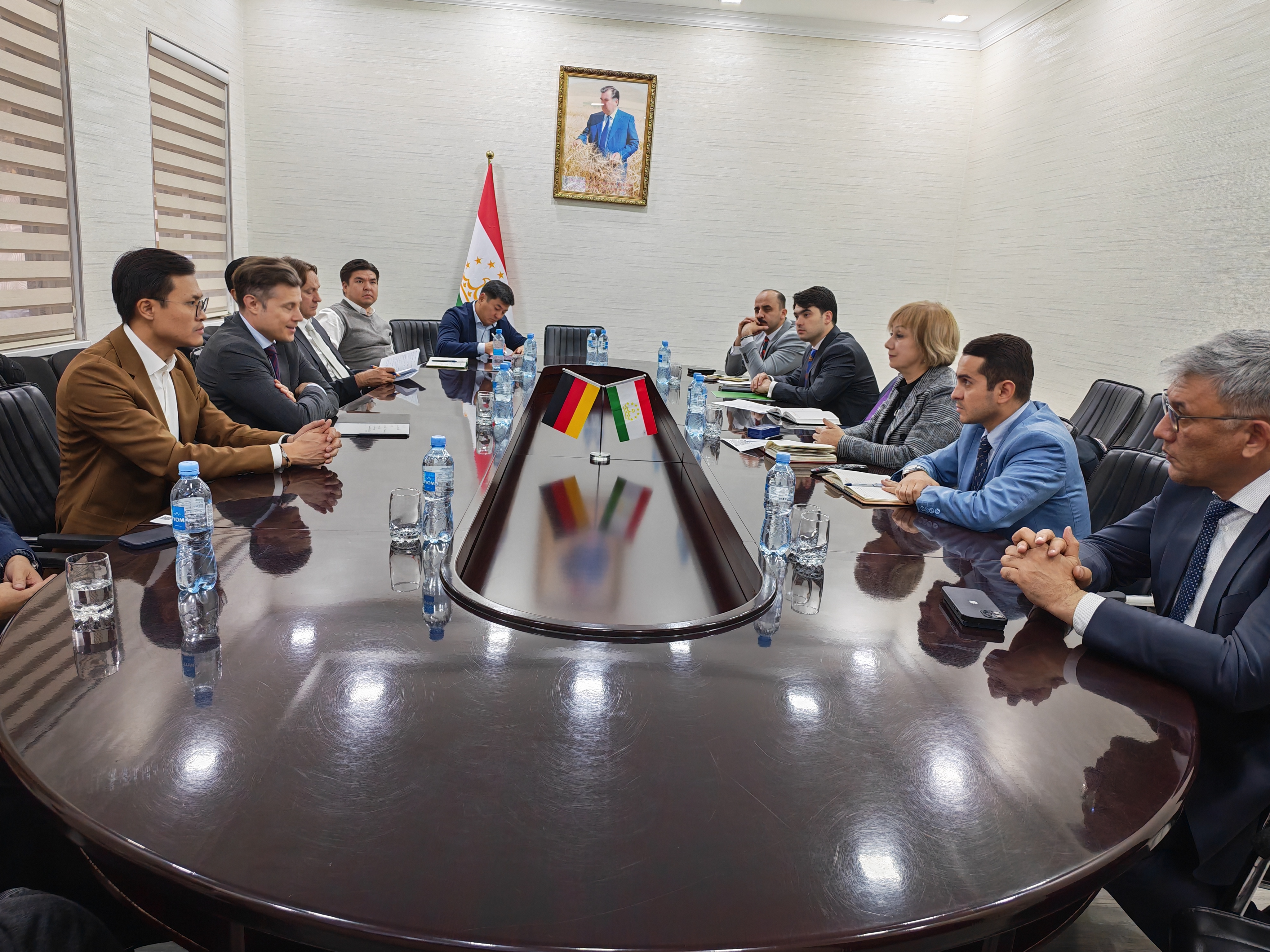 Вохӯрӣ бо ҳайати намояндагони тиҷоратии Олмон