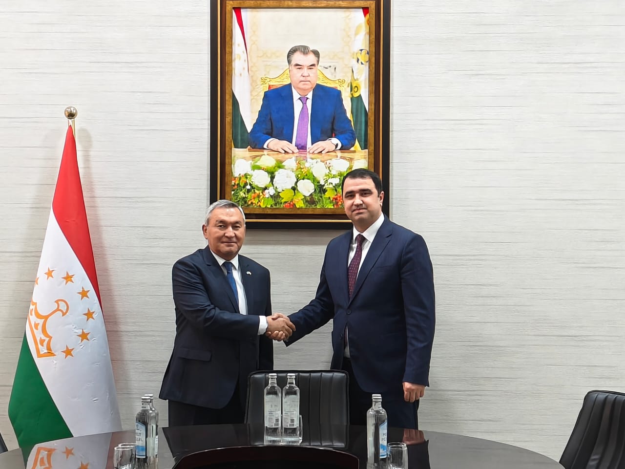 ВОХУРИИ РАИСИ ПАЛАТАИ САВДО ВА САНОАТИ ҶУМҲУРИИ ТОҶИКИСТОН БО САФИРИ ҶУМҲУРИИ ҚАЗОҚИСТОН